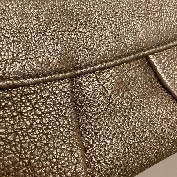 Henri Bendel silver metallic embossed leather pleated chain strap medallion bag - Picture 8 of 12